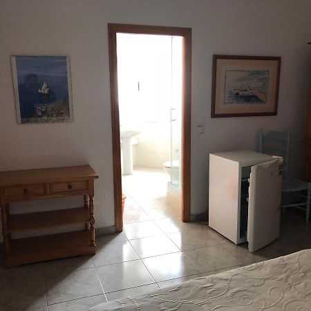 فندق Casa De Huespedes El Almendro مدينة إيبيزا المظهر الخارجي الصورة