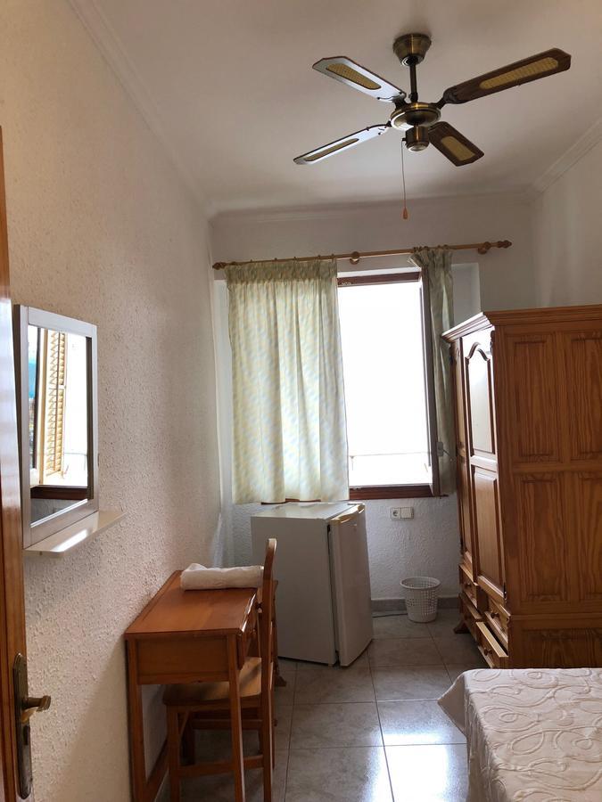 فندق Casa De Huespedes El Almendro مدينة إيبيزا المظهر الخارجي الصورة