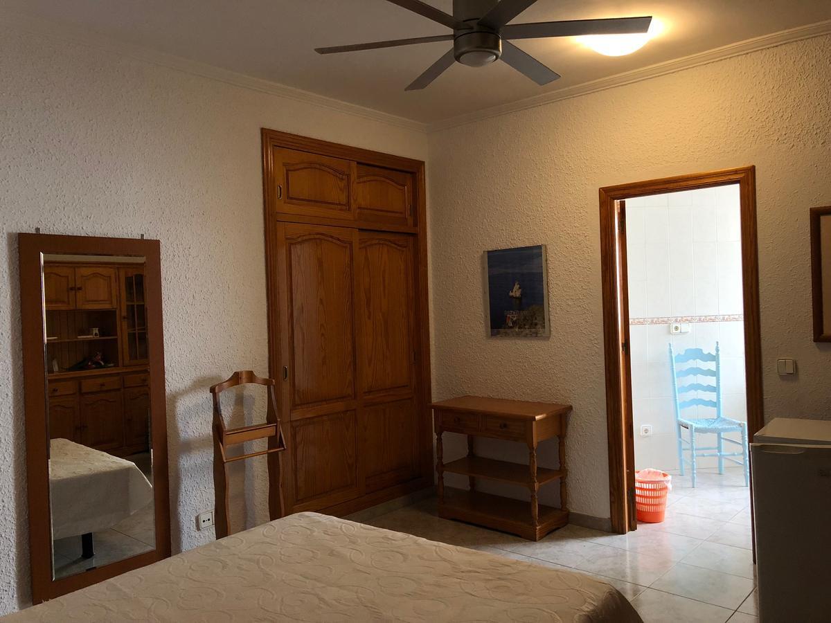فندق Casa De Huespedes El Almendro مدينة إيبيزا المظهر الخارجي الصورة