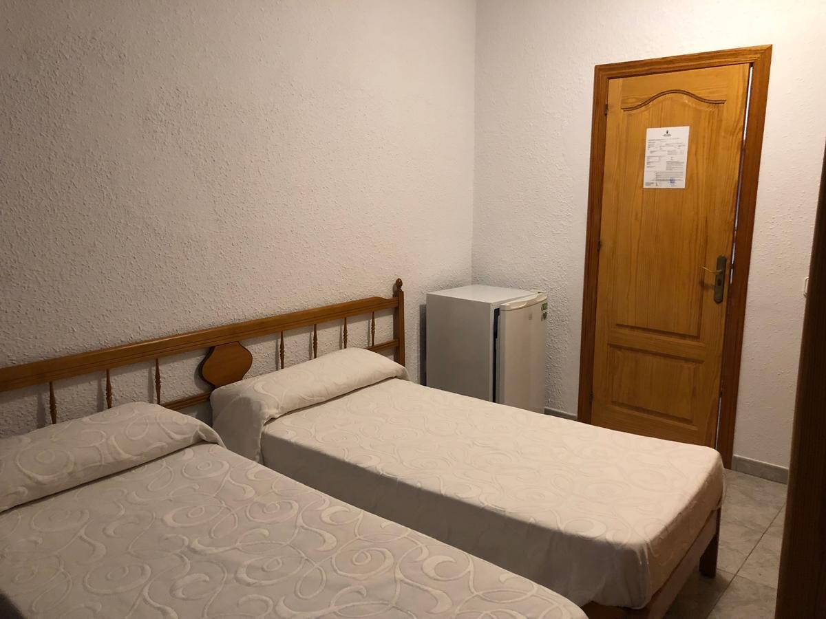 فندق Casa De Huespedes El Almendro مدينة إيبيزا المظهر الخارجي الصورة